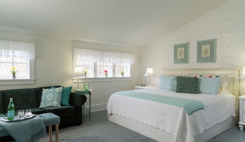 Signature Cottage, King Bedroom, Sitting Area, Private Bathroom, RM-9