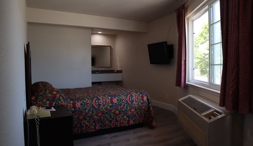 Standard Room, 1 Queen Bed