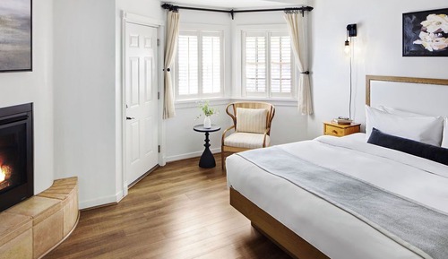 Carriage House King + Fireplace