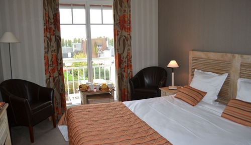 Room, Garden View