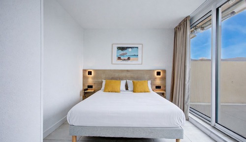 Comfort Quadruple Room, Mountain View