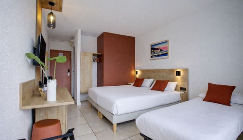 Chambre triple standard double et lit supplémentaire