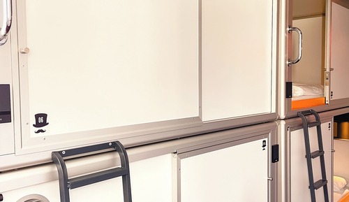 Double bed in private Capsule (2 pax) - Upper level