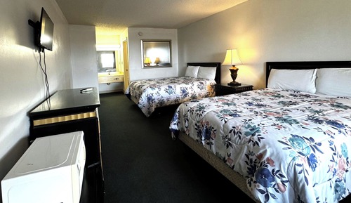 Room, 2 Queen Beds, Smoking (2 King Beds)