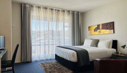 Standard Room, 1 King Bed, Non Smoking, Balcony