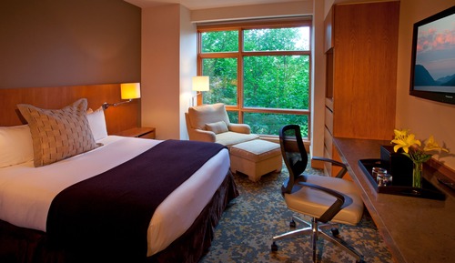 Deluxe Room, 1 Queen Bed, Mobility Accessible