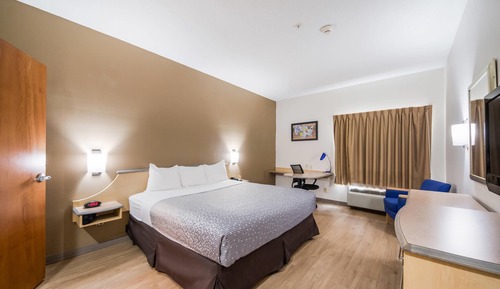 Standard Room, 1 King Bed, Non Smoking, Microwave
