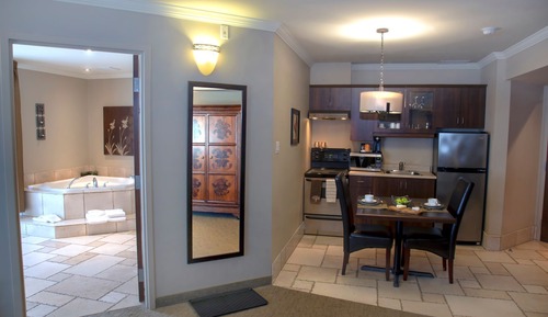Suite, Multiple Beds, Non Smoking, Jetted Tub (Efficiency, Whirlpool)