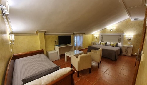 Triple Penthouse, Jetted Tub (no elevator)
