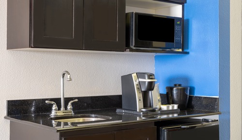 Suite, 1 King Bed, Mobility Accessible (Accessible Tub)