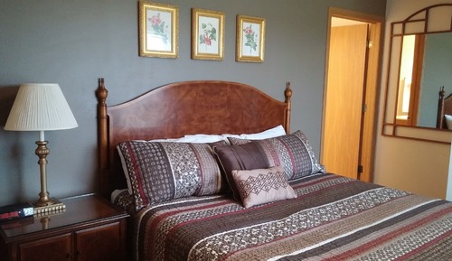 Room 2 King 1 Twin Bed Non Smoking Kitchen