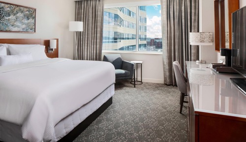 Deluxe Room, 1 King Bed (Mobility/Hearing Access, Roll-In Shwr)