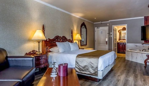 Suite, 1 King Bed, Non Smoking
