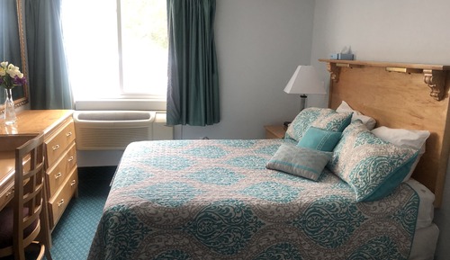 Standard Room, 1 Queen Bed, Non Smoking, Courtyard View