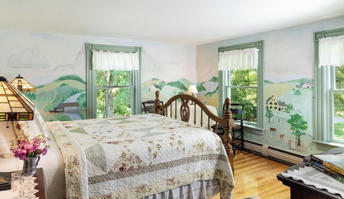 Premium Room, 1 Queen Bed, Private Bathroom, Courtyard View (Country Room)