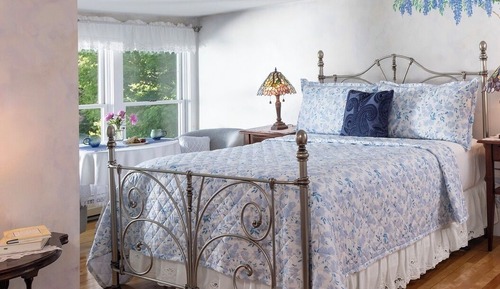 Superior Room, 1 Queen Bed, Private Bathroom (Wisteria Room)