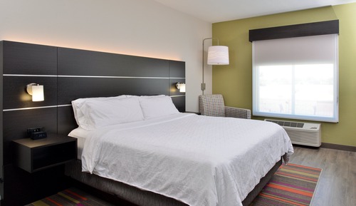Standard Room, 1 King Bed, Accessible (Communications, Mobil, Roll in Shower)