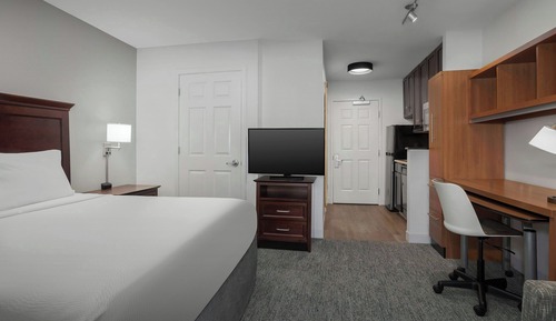 Studio, 1 King Bed with Sofa bed (Hearing Accessible)