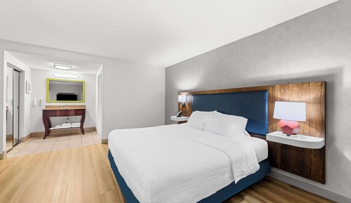 Studio Suite, 1 King Bed, Non Smoking