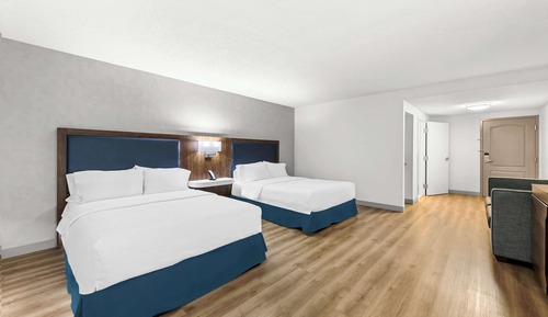 Room, 2 Queen Beds, Accessible, Bathtub (Mobility & Hearing)