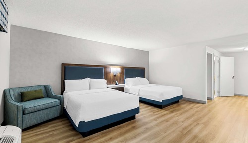 Room, 2 Queen Beds, Accessible, Bathtub