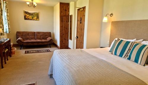 Double or Twin Room (Feature)