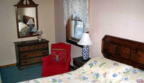 One Bedroom w/ King Bed & Sleeper Sofa