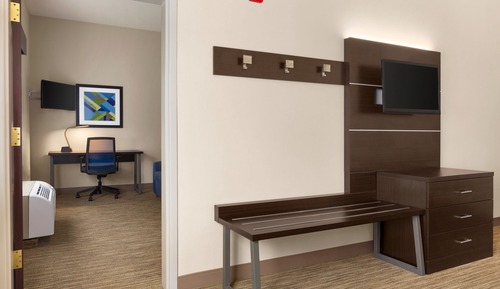 Suite, 1 King Bed with Sofa bed, Accessible (Comm, Accessible Tub)