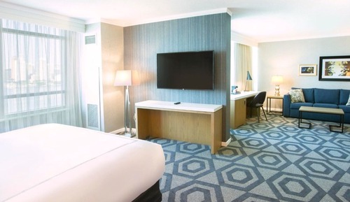 AUGUSTUS TOWER , JUNIOR SUITE 1 KING