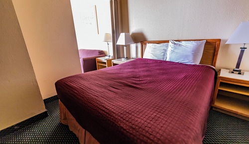 Standard Room, 1 Queen Bed