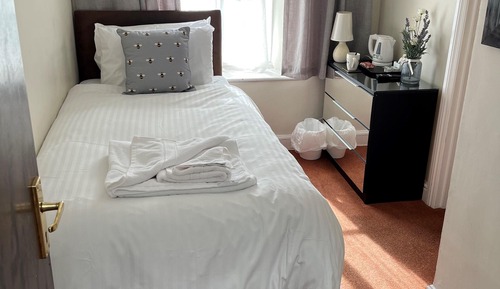 Single Room, Ensuite, Garden View