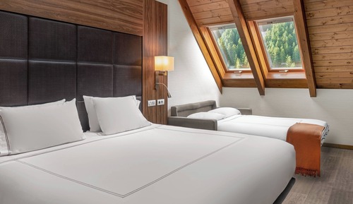 Deluxe Room, 1 King Bed with Sofa bed, Mountain View (Mountain View)