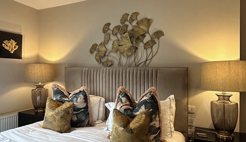 Superior Double Room, Ensuite, Canal View