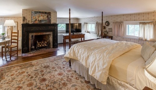 Superior Double Room, Private Bathroom (Yellow room)