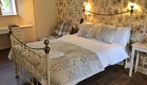 Double or Twin Room, Ensuite (Country Pet Friendly Room)