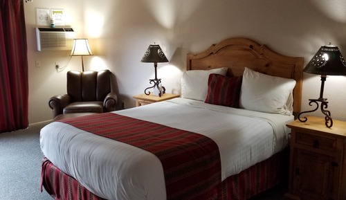 Standard Room, 1 Queen Bed, Accessible, Ground Floor