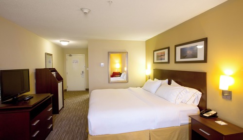 Standard Room, 1 King Bed, Accessible (Mobility, Roll-In Shower)