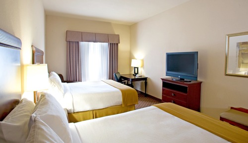 Standard Room, 2 Queen Beds, Roll-in Shower (Communications Accessible)