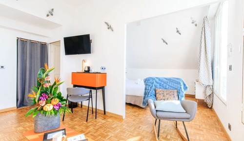 Suite, 1 King Bed, Non Smoking, Sea View