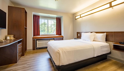 Standard Room, 1 Queen Bed