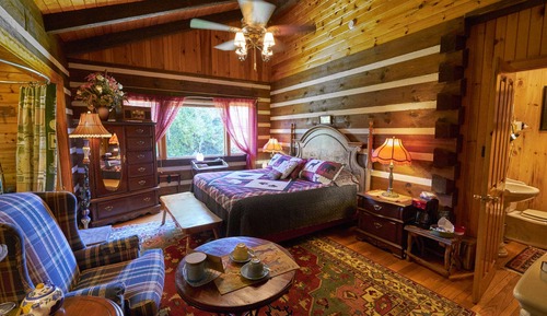 Albright Grove Loop Room