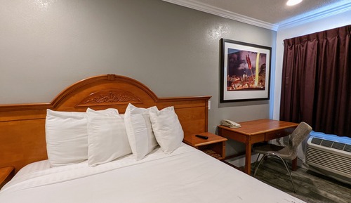 Standard Room, 1 Queen Bed