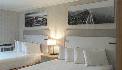 Queen Queen Boulevard Facing