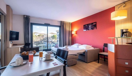 2 Bedroom Apartment - Pool Access