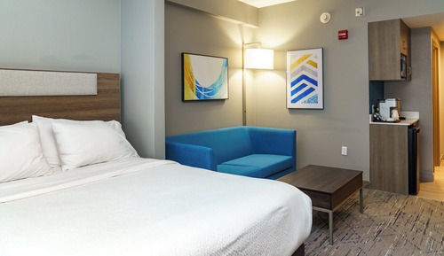Suite, 1 King Bed, Accessible (Communications)