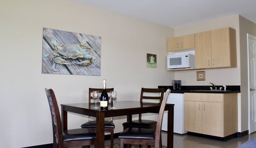 Marina View Efficiency Room 4