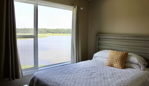 Marina View Efficiency Room 1