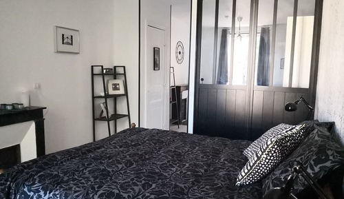 Design Suite, 1 Queen Bed with Sofa bed (Onyx)