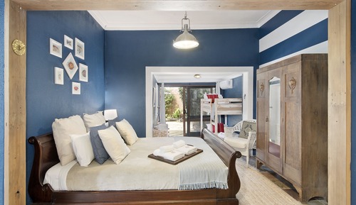 Designer Family Apartment (Courtyard)