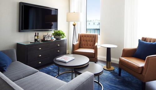 Premium Suite, 1 King Bed (Mobility & Hearing Accessible)